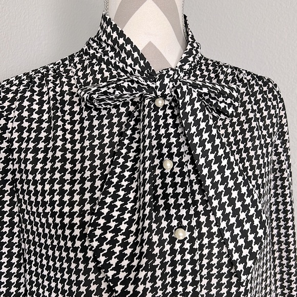kate spade Tops - Kate Spade Houndstooth Dashing Beauty neck tie blouse black & white size Small